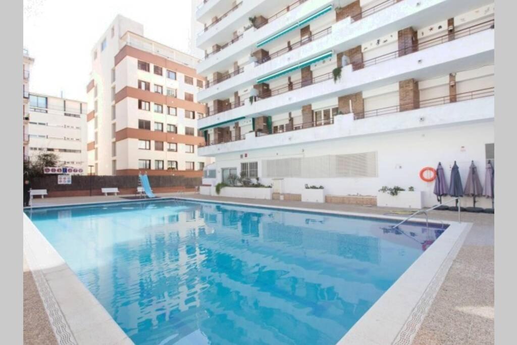 Apartamento con piscina a 2 minutos de la playa!!! Lloret de Mar Exterior foto