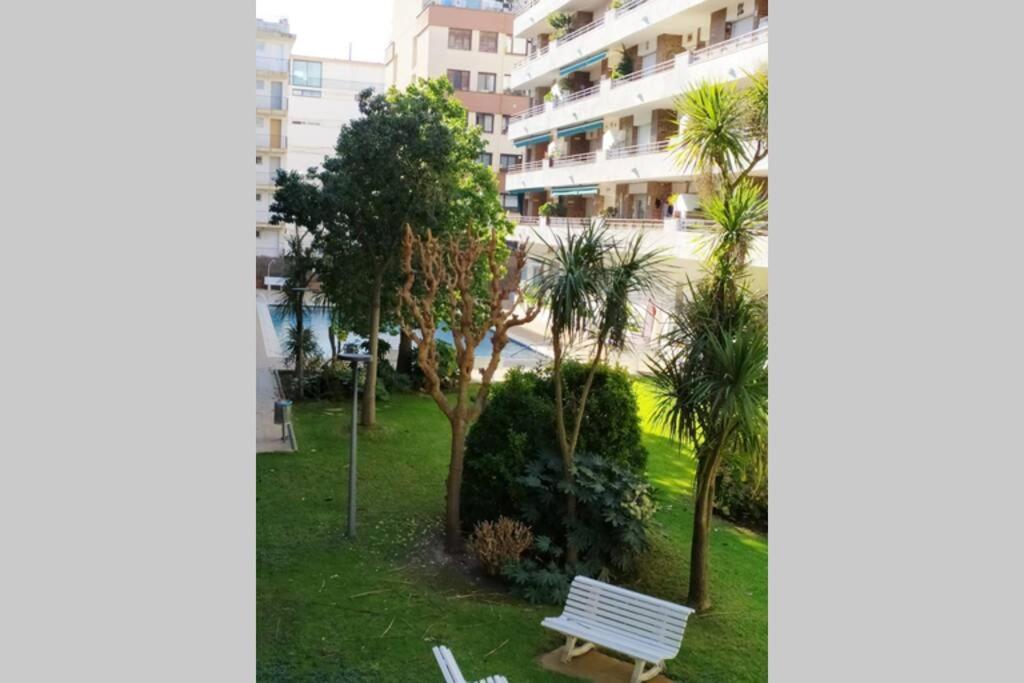 Apartamento con piscina a 2 minutos de la playa!!! Lloret de Mar Exterior foto